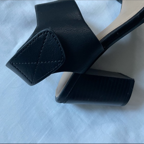 SODA BLACK STRAPPED CASUAL HEELS - Picture 6 of 8